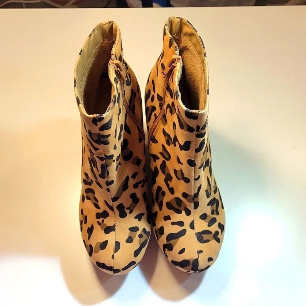 HERSTYLE ROUND TOE ZIP CLOSURE ANIMAL LEOPARD PRINT ANKLE BOOTIES - Picture 3 of 14
